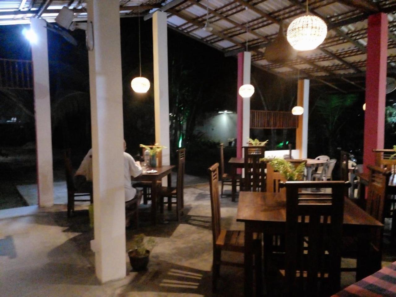 Jungle Restaurant And Villa Unawatuna Eksteriør billede