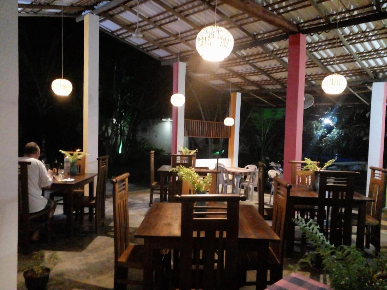 Jungle Restaurant And Villa Unawatuna Eksteriør billede